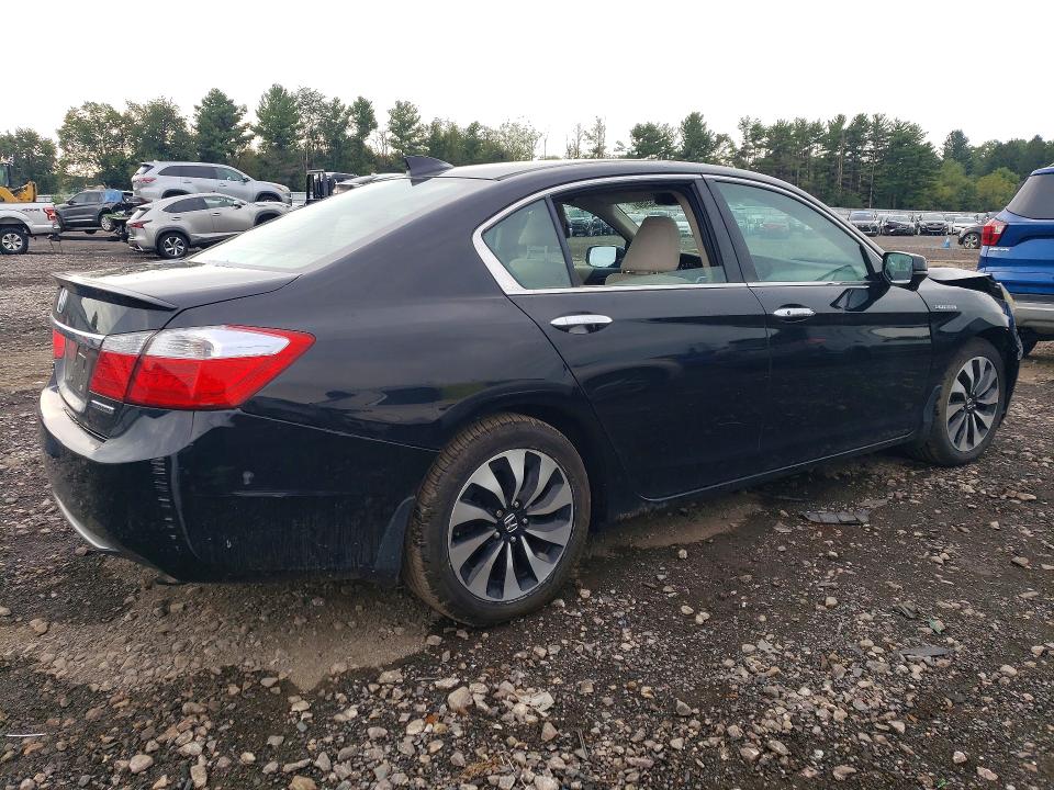 Photo 3 from auction – 2015 HONDA ACCORD with VIN 1HGCR6F30FA004688