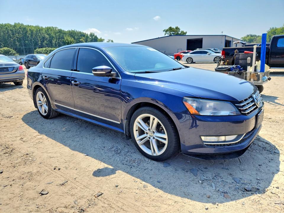Photo 4 from auction – 2015 VOLKSWAGEN PASSAT with VIN 1VWCV7A35FC056360