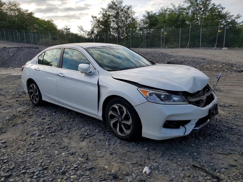 Photo 4 from auction – 2017 HONDA ACCORD with VIN 1HGCR2F81HA079102