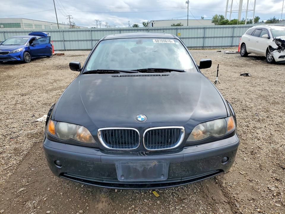 Foto 5 de la subasta – 2005 BMW 325 con VIN WBAET37415NJ86811