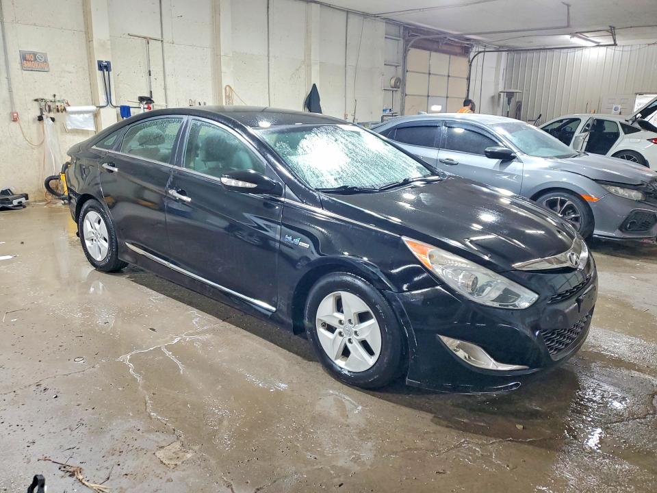 Photo 4 from auction – 2012 HYUNDAI SONATA with VIN KMHEC4A45CA041188