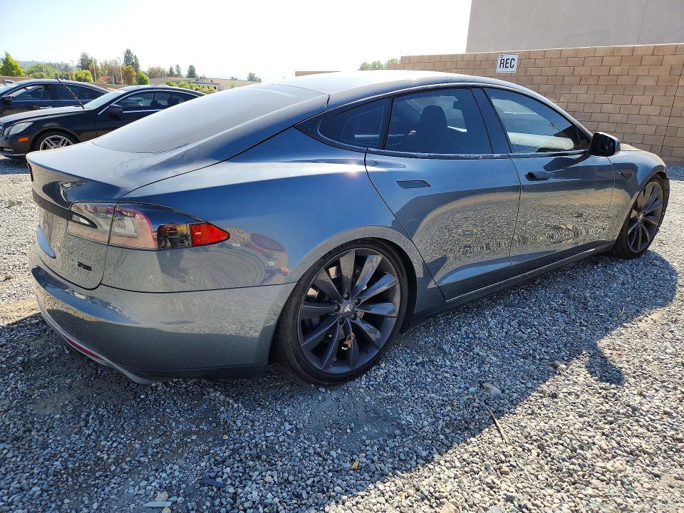 Фото 3 с аукциона – 2013 TESLA MODEL S с VIN 5YJSA1CP6DFP04196