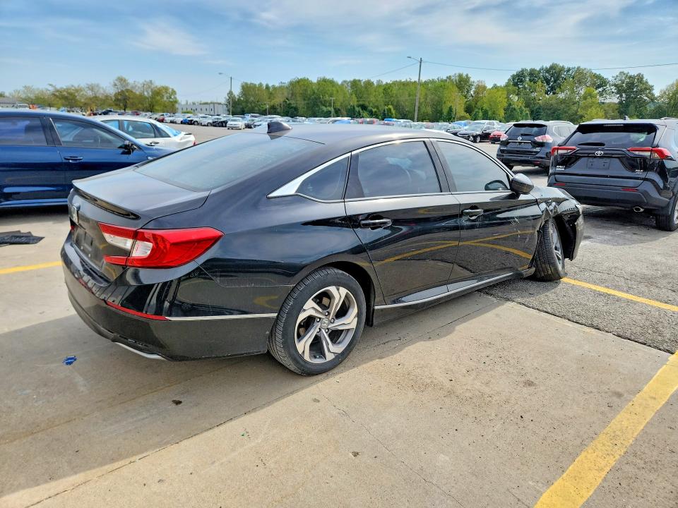 Photo 3 from auction – 2018 HONDA ACCORD with VIN 1HGCV1F4XJA034491
