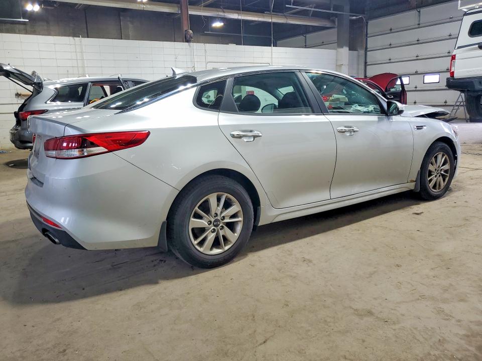 Photo 3 from auction – 2017 KIA OPTIMA with VIN 5XXGT4L36HG169923