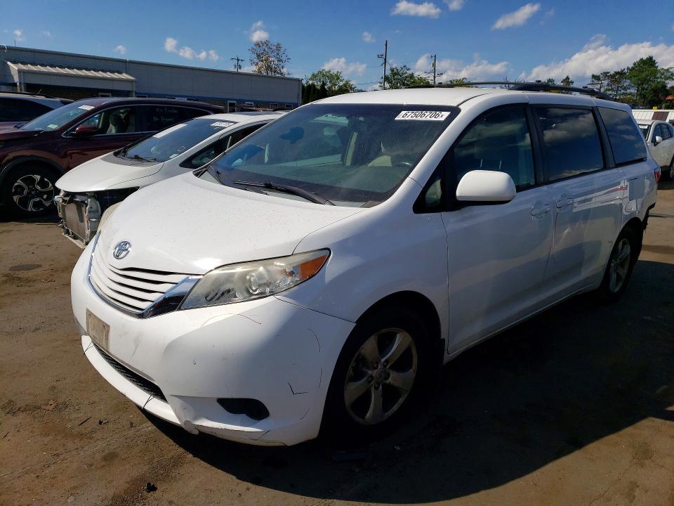 2015 TOYOTA SIENNA - Търг №67506706