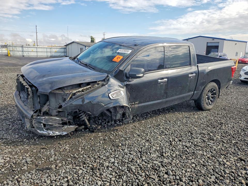 2017 NISSAN TITAN