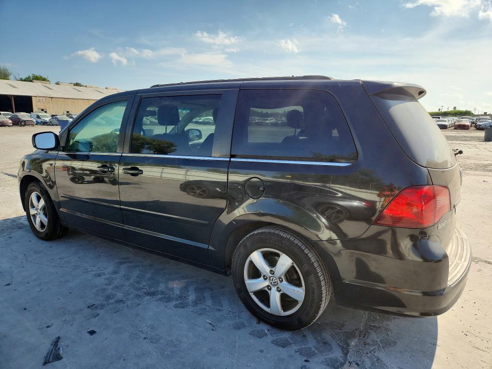 Photo 2 from auction – 2011 VOLKSWAGEN ROUTAN with VIN 2V4RW3DG7BR803014