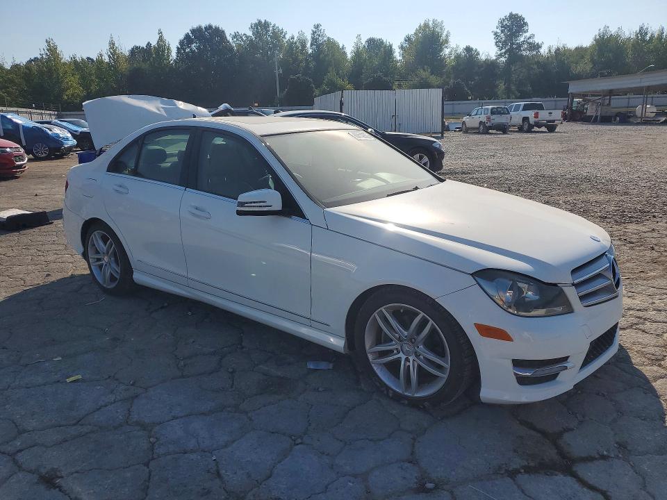 Photo 4 from auction – 2013 MERCEDES-BENZ C with VIN WDDGF4HB9DA773050