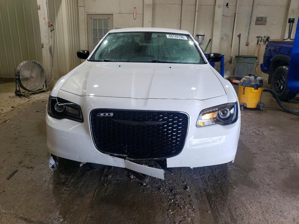 Фото 5 с аукциона – 2022 CHRYSLER 300 с VIN 2C3CCAAG1NH205372
