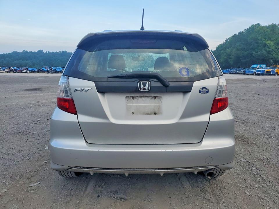 Photo 6 from auction – 2011 HONDA FIT with VIN JHMGE8H50BC000840