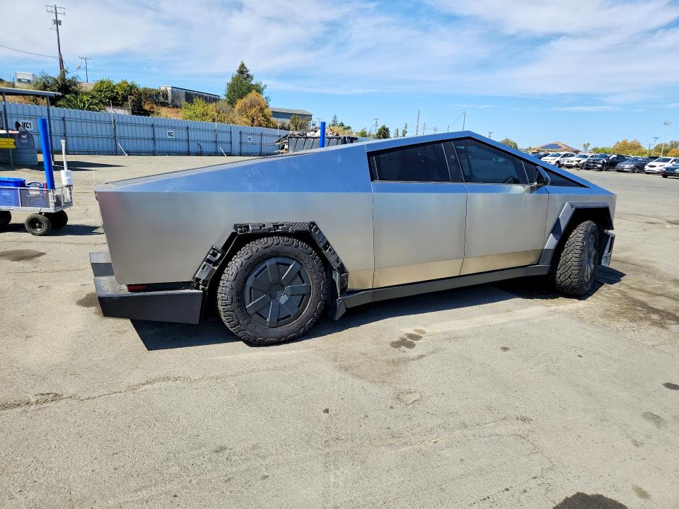 Photo 3 from auction – 2024 TESLA CYBERTRUCK with VIN 7G2CEHED3RA038744