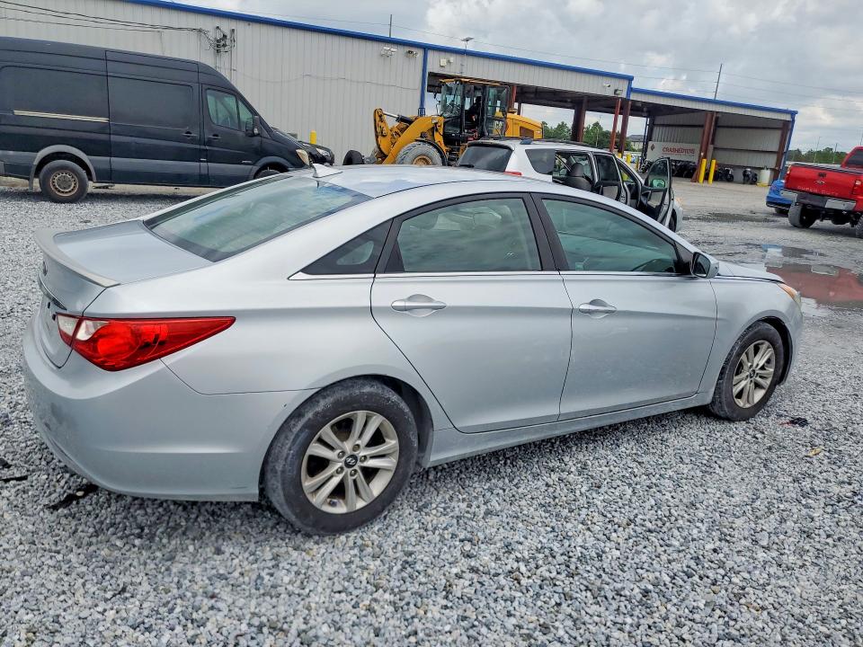 Photo 3 from auction – 2013 HYUNDAI SONATA with VIN 5NPEB4ACXDH536446