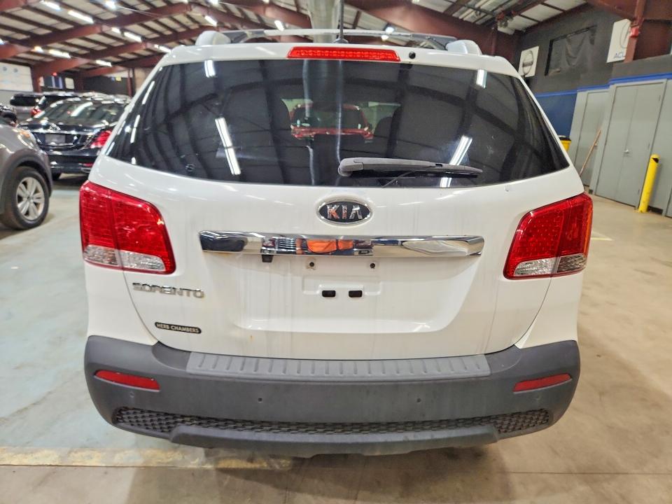 Photo 6 from auction – 2013 KIA SORENTO with VIN 5XYKTDA22DG325594