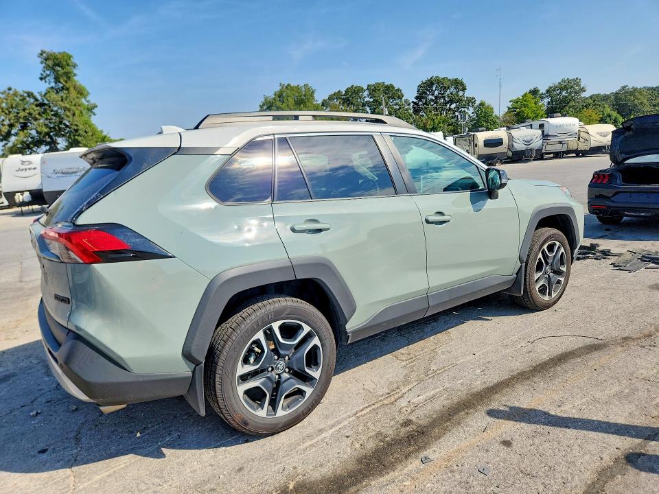 Photo 3 from auction – 2020 TOYOTA RAV4 with VIN 2T3J1RFV1LC110307