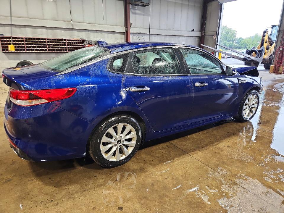 Photo 3 from auction – 2018 KIA OPTIMA with VIN 5XXGT4L38JG272802