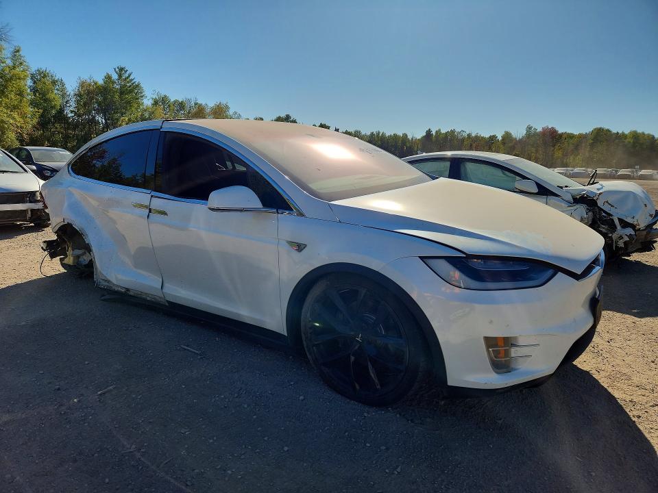 Снимка 4 от търг – 2016 TESLA MODEL X с VIN 5YJXCBE23GF021206