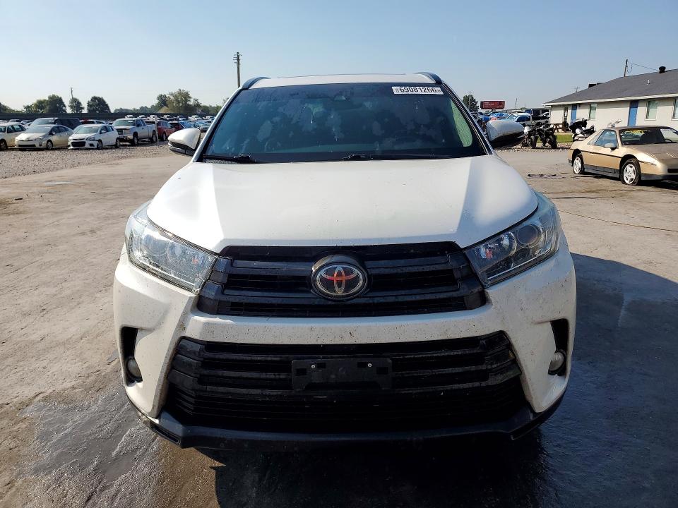 Photo 5 from auction – 2017 TOYOTA HIGHLANDER with VIN 5TDJZRFH8HS478199