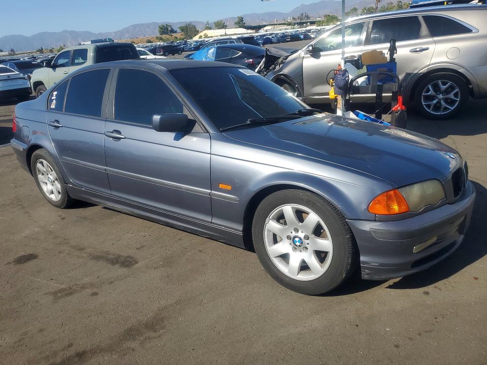 Photo 4 from auction – 2001 BMW 325 with VIN WBAAV33471FU85660