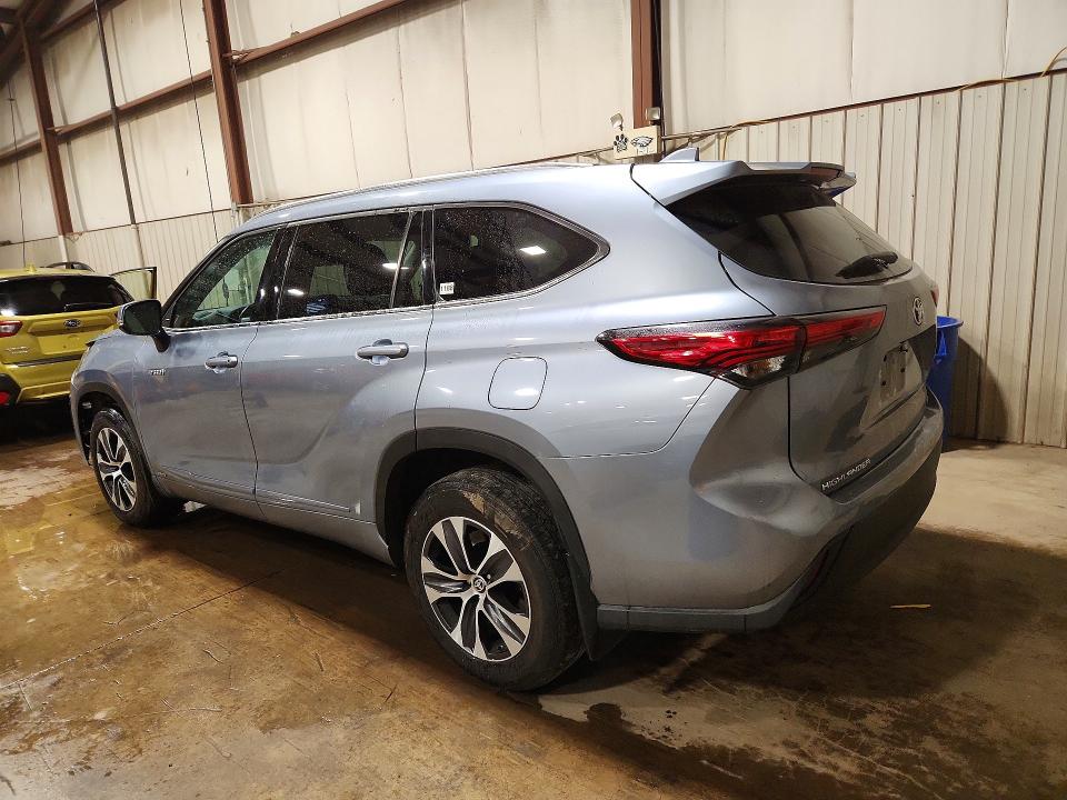 Photo 2 from auction – 2021 TOYOTA HIGHLANDER with VIN 5TDGBRCH7MS021560