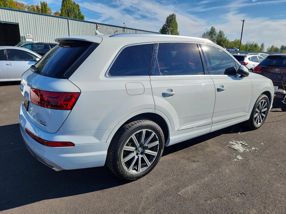 Zdjęcie 3 z aukcji – 2017 AUDI Q7 z VIN WA1LAAF76HD023446