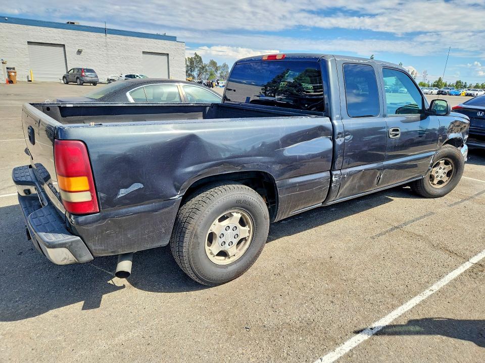 Photo 3 from auction – 2004 CHEVROLET SILVERADO with VIN 2GCEC19T941126514