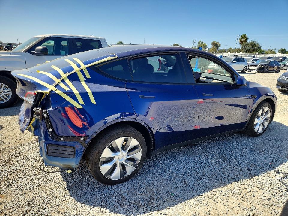 Снимка 3 от търг – 2023 TESLA MODEL Y с VIN 7SAYGDEE3PA086541