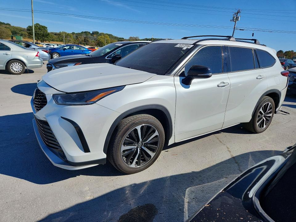 TOYOTA HIGHLANDER 2022 with VIN 5TDLZRBH0NS243340 - Photo from auction