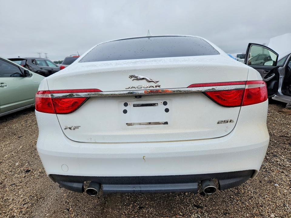 Photo 6 from auction – 2018 JAGUAR XF with VIN SAJBR4FX1JCY69492