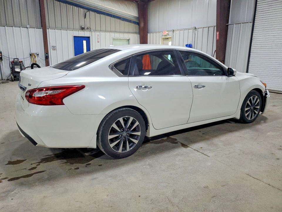 Photo 3 from auction – 2017 NISSAN ALTIMA with VIN 1N4AL3AP2HC223276