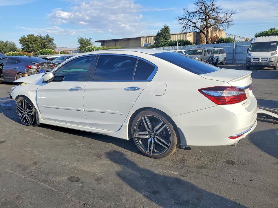 Photo 2 from auction – 2016 HONDA ACCORD with VIN 1HGCR2F55GA144490