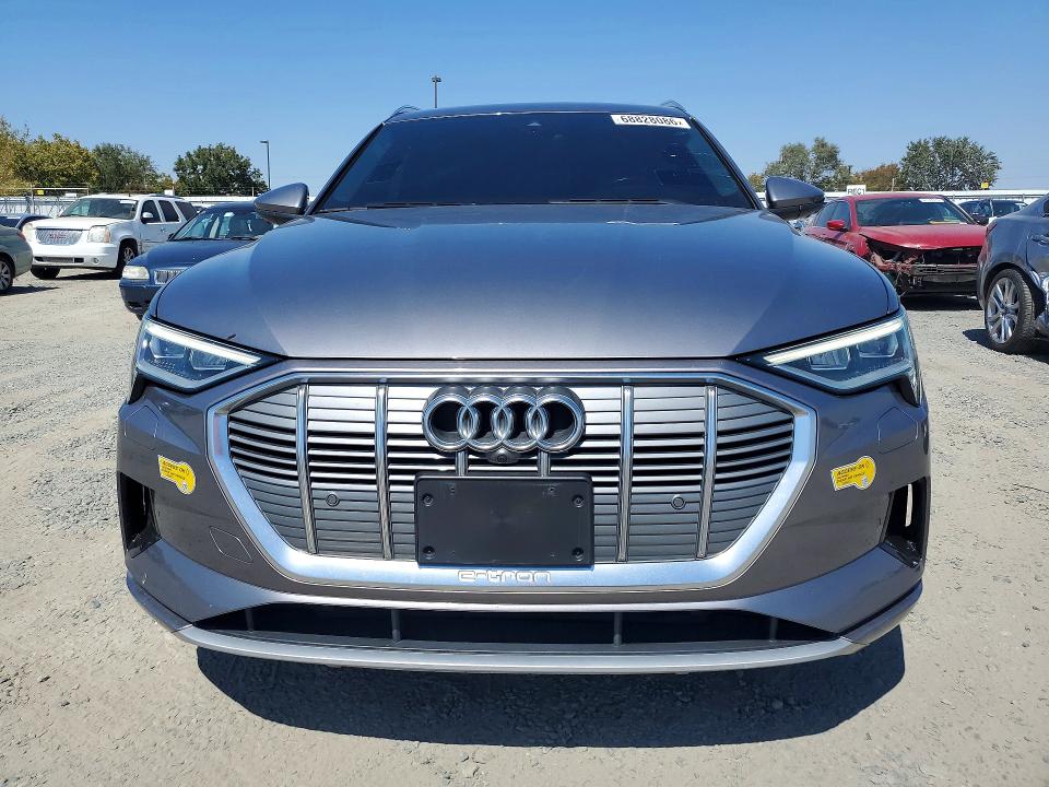 Foto 5 de la subasta – 2019 AUDI E-TRON con VIN WA1LABGE5KB013108