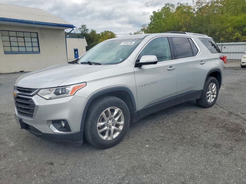 CHEVROLET TRAVERSE 2018 with VIN 1GNEVGKW3JJ226893 - Photo from auction