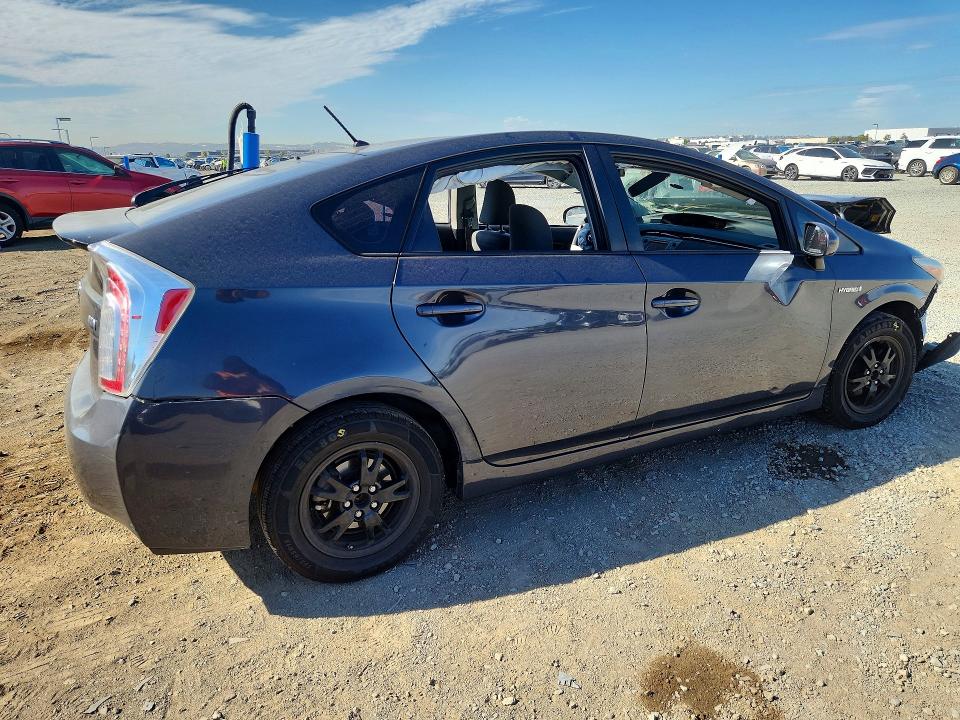 Photo 3 from auction – 2013 TOYOTA PRIUS with VIN JTDKN3DU2D1682260