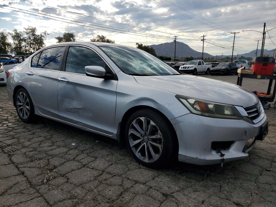 Photo 4 from auction – 2015 HONDA ACCORD with VIN 1HGCR2F59FA091663