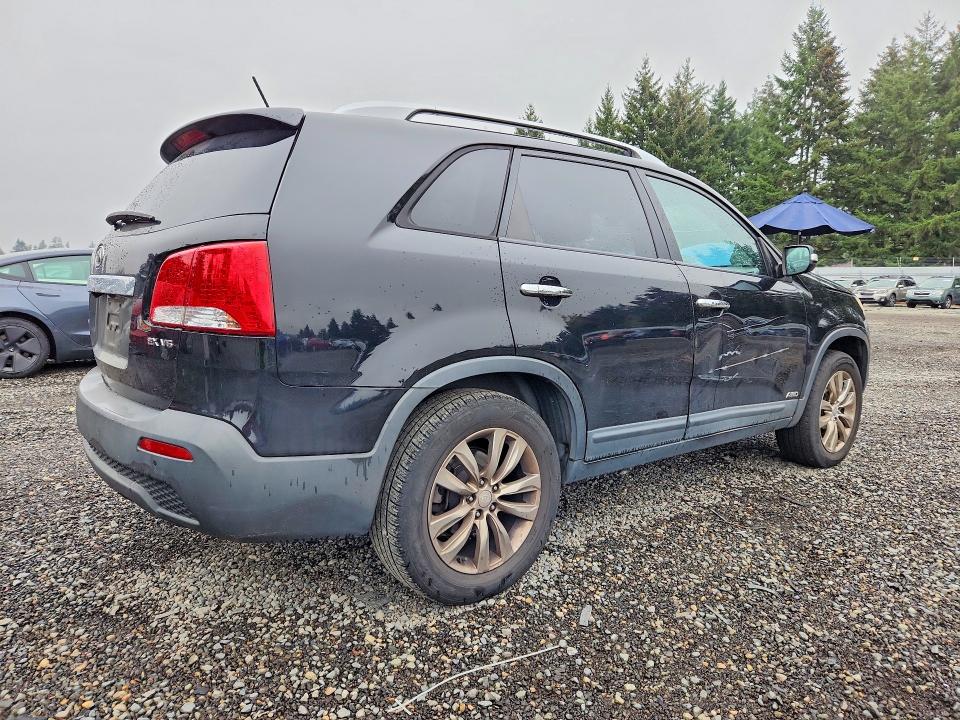 Photo 3 from auction – 2011 KIA SORENTO with VIN 5XYKUDA26BG134660