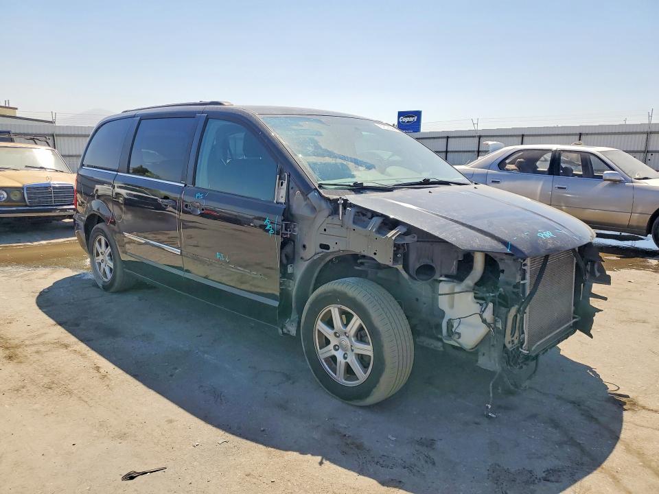 Photo 4 from auction – 2011 CHRYSLER TOWN & COUNTRY with VIN 2A4RR5DG2BR611359