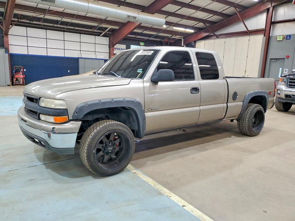 Photo 1 from auction – 2002 CHEVROLET SILVERADO with VIN 2GCEK19TX21173891