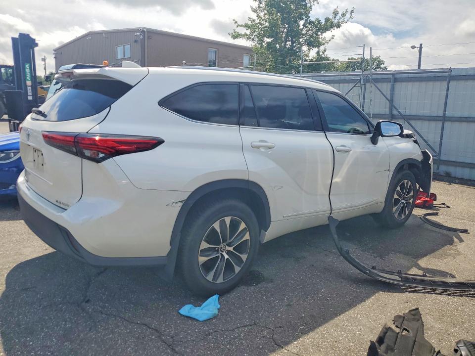 Photo 3 from auction – 2021 TOYOTA HIGHLANDER with VIN 5TDGZRBH0MS106947