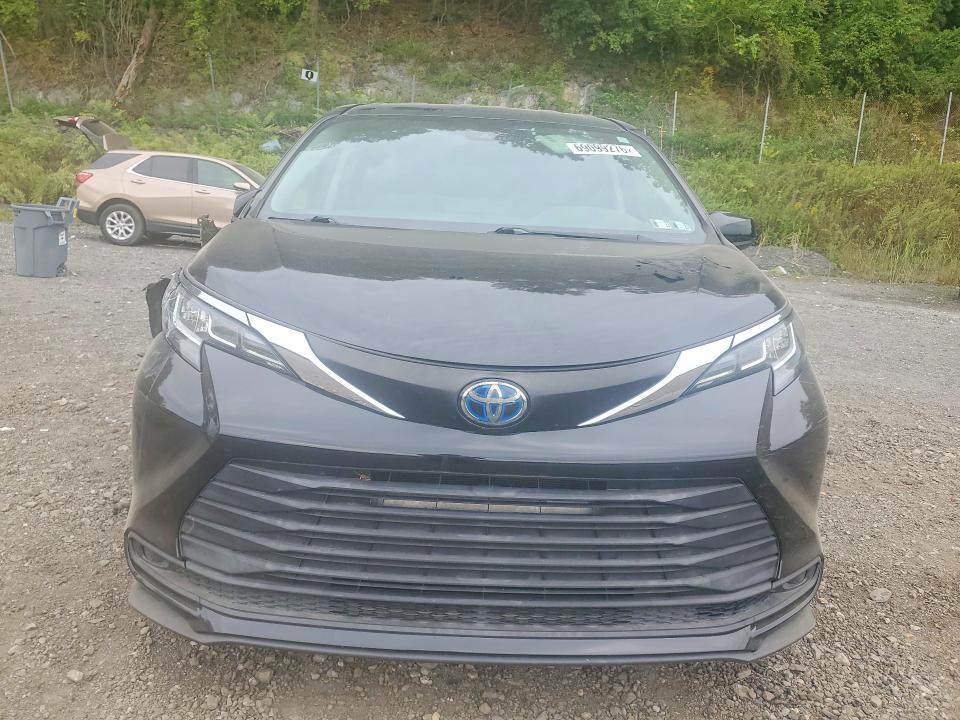 Photo 5 from auction – 2021 TOYOTA SIENNA with VIN 5TDKRKEC9MS060410