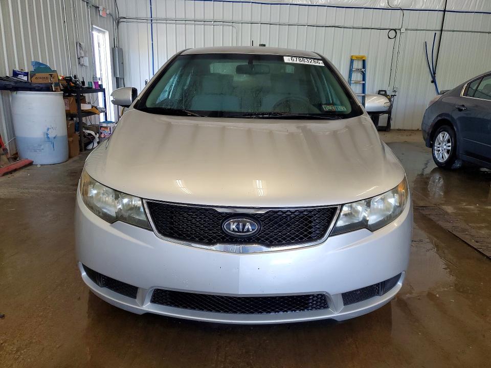 Zdjęcie 5 z aukcji – 2010 KIA FORTE z VIN KNAFU4A24A5274423