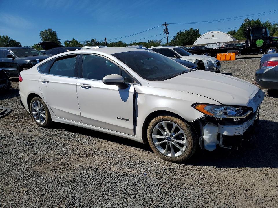 Photo 4 from auction – 2019 FORD FUSION with VIN 3FA6P0LU5KR157939