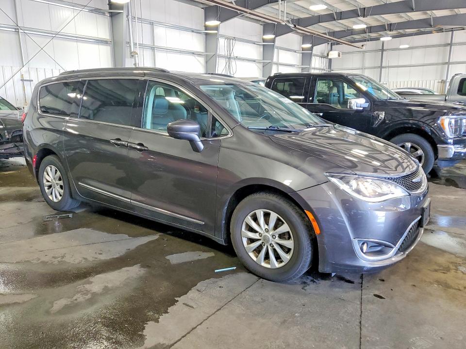 Photo 4 from auction – 2017 CHRYSLER PACIFICA with VIN 2C4RC1BG4HR638381