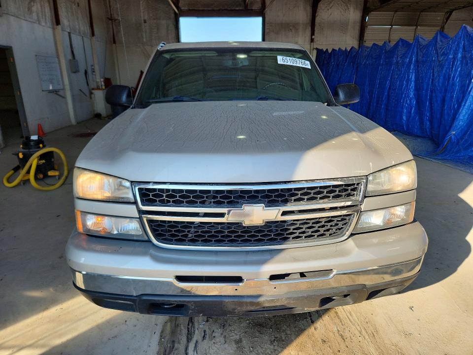 Photo 5 from auction – 2006 CHEVROLET SILVERADO with VIN 1GCEC19ZX6Z169399