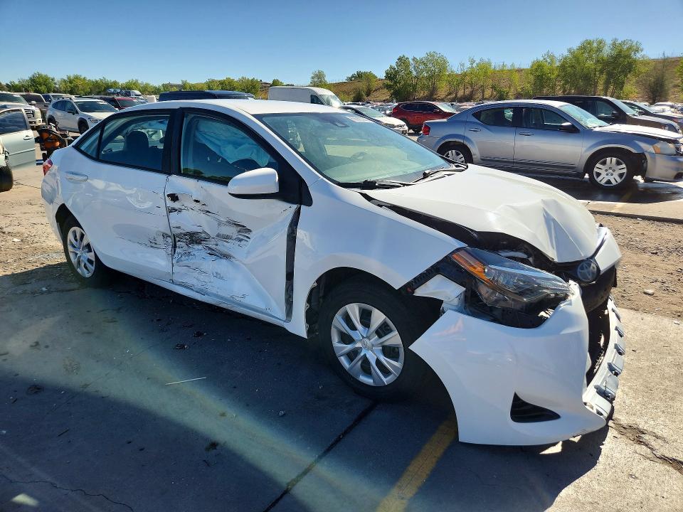 Снимка 4 от търг – 2018 TOYOTA COROLLA с VIN 5YFBURHE3JP790211