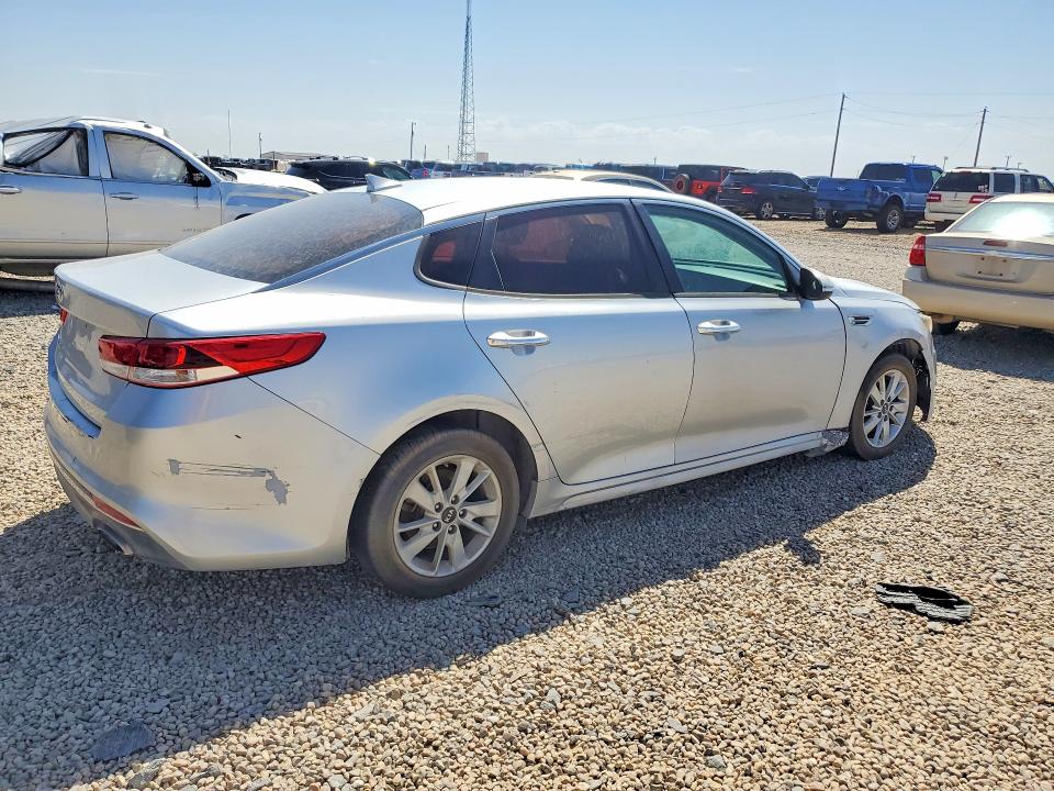 Photo 3 from auction – 2017 KIA OPTIMA with VIN 5XXGT4L31HG134318