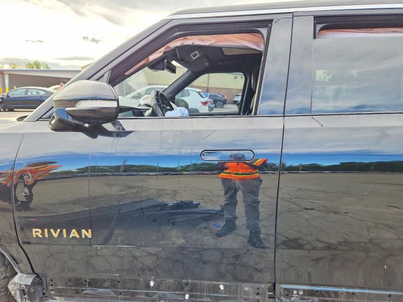 Photo 7 from auction – 2023 RIVIAN R1S with VIN 7PDSGABA7PN018355