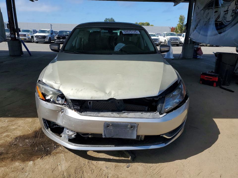 Photo 5 from auction – 2013 VOLKSWAGEN PASSAT with VIN 1VWBP7A38DC124444