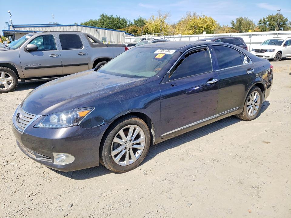 LEXUS ES 2011 с VIN JTHBK1EG3B2417729 - Снимка от търг