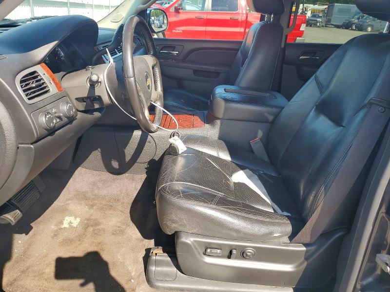 Photo 7 from auction – 2010 CHEVROLET SUBURBAN with VIN 1GNUKKE36AR255329