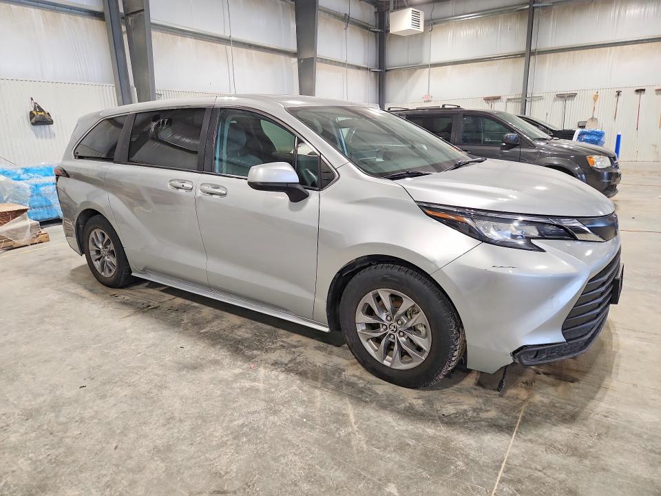 Foto 4 de la subasta – 2022 TOYOTA SIENNA con VIN 5TDKSKFC4NS066040